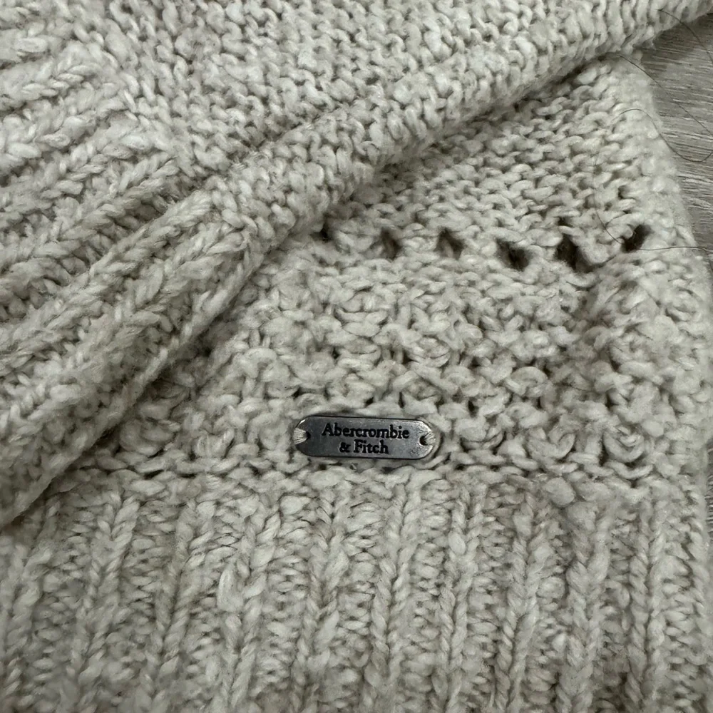 Abercrombie & Fitch Crewneck Sweater Eyelet Knit Design Oatmeal Beige Color - XS - Picture 6 of 7